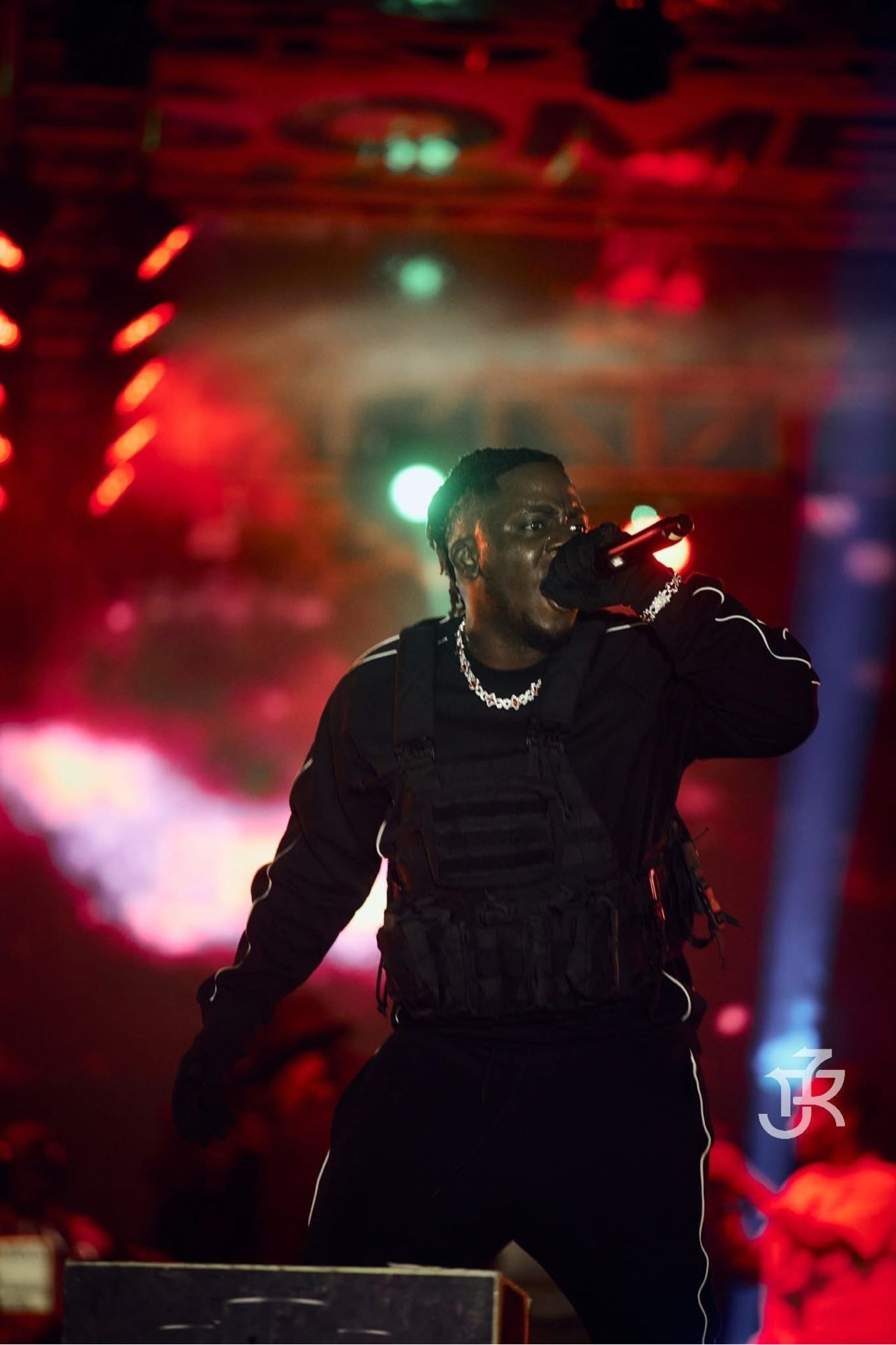 Le Mélangeur sur scène au stade Petit Sory, lors du concert du 17 octobre 2026